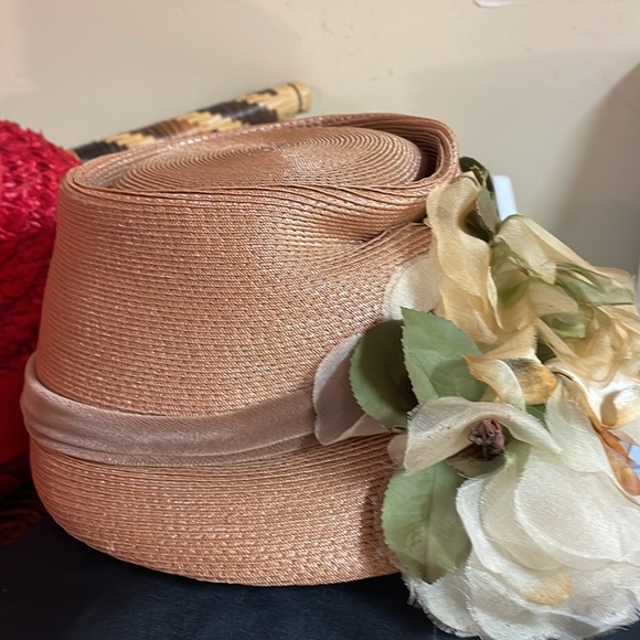 Unique vintage hats - Picture 5 of 6